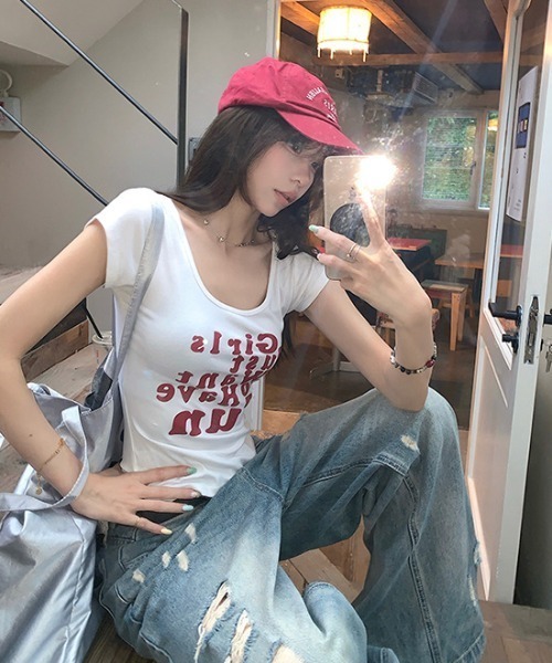 DEVICE(デバイス)の「シンプル 英字 ロゴ プリント 韓国 ストリート Y2K 古着風 クルーネック ショート丈 半袖 Tシャツ(Tシャツ/カットソー・レディース・ネイビー/ホワイト/ブラック・FREE)」の6枚目の写真