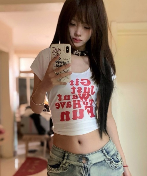 DEVICE(デバイス)の「シンプル 英字 ロゴ プリント 韓国 ストリート Y2K 古着風 クルーネック ショート丈 半袖 Tシャツ(Tシャツ/カットソー・レディース・ネイビー/ホワイト/ブラック・FREE)」の18枚目の写真
