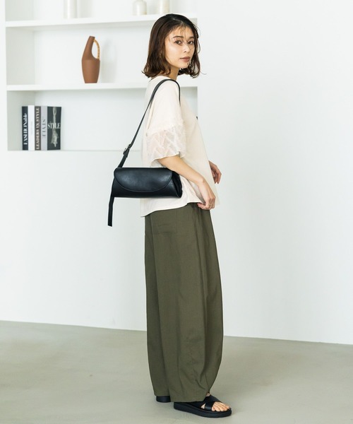 studio CLIP（スタディオクリップ）の「【軽量】軽い合皮フラップショルダーバッグ（ショルダーバッグ・レディース・ブラック/ブラウン・FREE）」の3枚目の写真