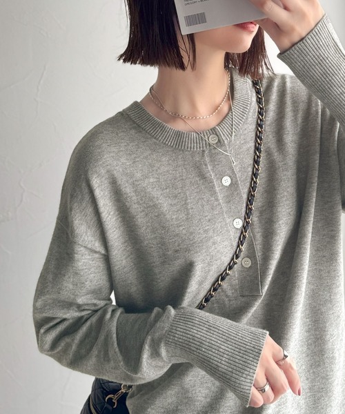 classicalelf(クラシカルエルフ)の「ニットのぬくもりに、少しのアクセント。前後2wayヘンリーネックニットプルオーバー(長袖)(ニット/セーター・レディース・ネイビー/ブラック系1/ブラウン/アイボリー系1/ブラック/アイボリー/アイボリー系2/ブラック系2/グレー・LARGE/MEDIUM/SMALL/X-LARGE)」の6枚目の写真
