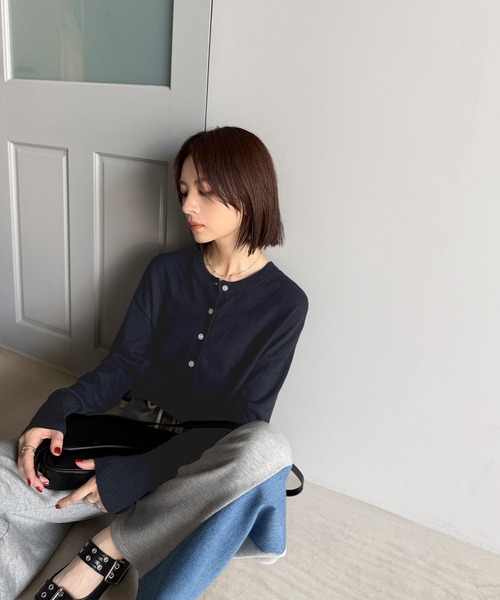 classicalelf(クラシカルエルフ)の「ニットのぬくもりに、少しのアクセント。前後2wayヘンリーネックニットプルオーバー(長袖)(ニット/セーター・レディース・ネイビー/ブラック系1/ブラウン/アイボリー系1/ブラック/アイボリー/アイボリー系2/ブラック系2/グレー・LARGE/MEDIUM/SMALL/X-LARGE)」の16枚目の写真
