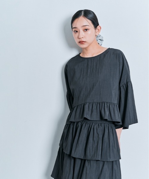 W:Huku(フーク)の「ぺプラム フリル ハーフ スリーブ ブラウス トップス / 半袖(Tシャツ/カットソー・レディース・オフホワイト/カーキ/チャコール・FREE)」の8枚目の写真