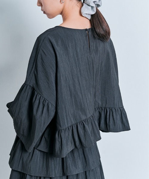 W:Huku(フーク)の「ぺプラム フリル ハーフ スリーブ ブラウス トップス / 半袖(Tシャツ/カットソー・レディース・オフホワイト/カーキ/チャコール・FREE)」の7枚目の写真