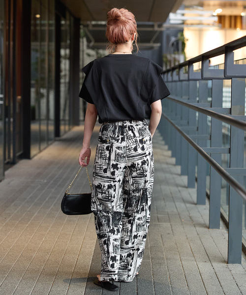 B.C STOCK(ベーセーストック)の「《追加》【WEB限定】ウォッシャブル / 接触冷感 ラッフルショルダーTシャツ(Tシャツ/カットソー・レディース・ホワイト・FREE)」の4枚目の写真