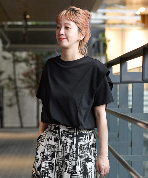B.C STOCK(ベーセーストック)の「《追加》【WEB限定】ウォッシャブル / 接触冷感 ラッフルショルダーTシャツ(Tシャツ/カットソー・レディース・ホワイト・FREE)」の5枚目の写真