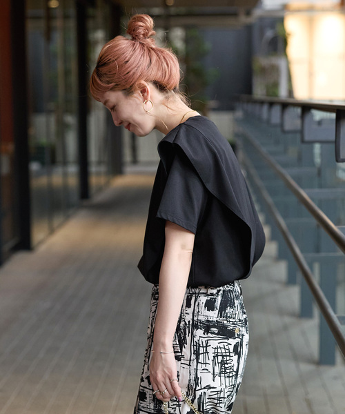 B.C STOCK(ベーセーストック)の「《追加》【WEB限定】ウォッシャブル / 接触冷感 ラッフルショルダーTシャツ(Tシャツ/カットソー・レディース・ホワイト・FREE)」の7枚目の写真