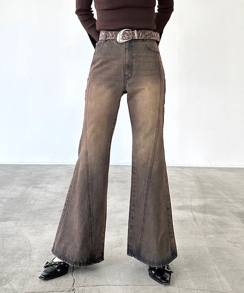 PAGEBOY（ページボーイ）の「スリムレッグフレアデニム【4color/4size】（デニムパンツ・レディース・ブルー系その他/ブラック/ブルー系その他2/ネイビー系/ブラウン系その他/ブラック系その他/ブルー系その他3・X-SMALL/SMALL/MEDIUM/LARGE）」の4枚目の写真