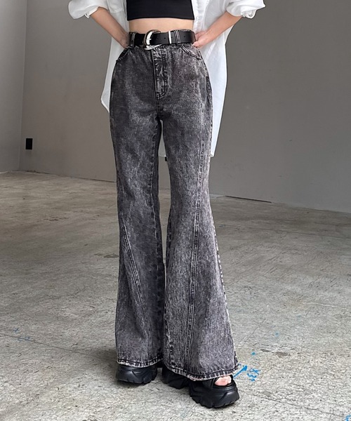 PAGEBOY（ページボーイ）の「スリムレッグフレアデニム【4color/4size】（デニムパンツ・レディース・ブルー系その他/ブラック/ブルー系その他2/ネイビー系/ブラウン系その他/ブラック系その他/ブルー系その他3/ブラック系その他2/ライトブルー・X-SMALL/SMALL/MEDIUM/LARGE）」の4枚目の写真