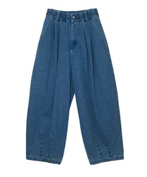 穿くだけで決まる、楽ちんバルーンデニムパンツ