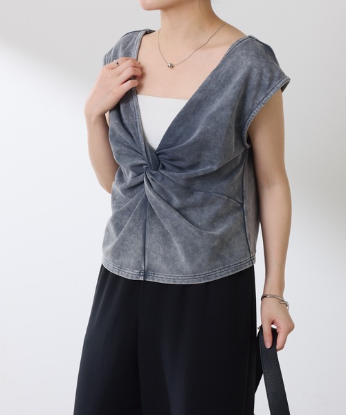 COLLAGE GALLARDAGALANTE（コラージュガリャルダガランテ）の「Q.anos/ツイストカットベスト（ベスト・レディース・グレー/ブルー・FREE）」の5枚目の写真