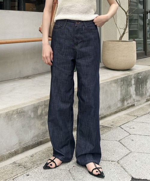 LE MORE(リモア)の「ノンフェードセミワイドストレートデニムパンツ(デニムパンツ・レディース・ネイビー・S/M)」の1枚目の写真