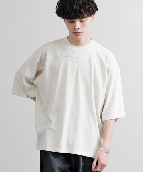 Audience（オーディエンス）の「Upscape Audience アップスケープオーディエンス 日本製 国産ラフィー天竺5.5オンスフットボール半袖Tシャツ AUD6644（Tシャツ/カットソー・メンズ・オートミール/杢グレー/スミクロ/オフホワイト/ブラック・M/L）」の5枚目の写真