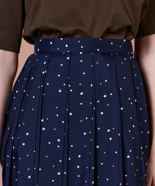 DOUBLE STANDARD CLOTHING(ダブルスタンダードクロージング)の「ポリエステルサテン 星柄プリーツスカート(スカート・レディース・ネイビー・36/38)」の6枚目の写真