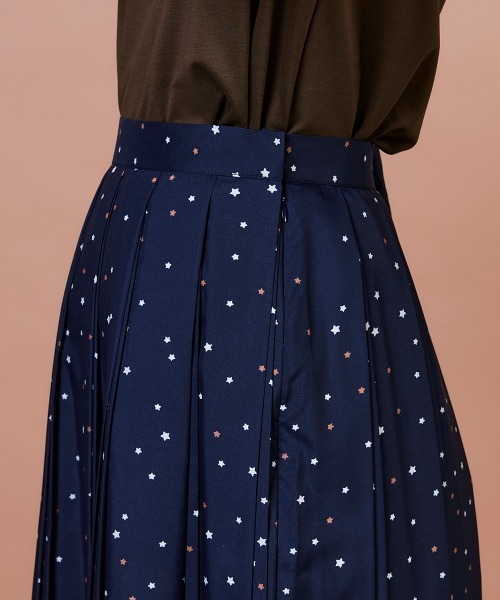 DOUBLE STANDARD CLOTHING(ダブルスタンダードクロージング)の「ポリエステルサテン 星柄プリーツスカート(スカート・レディース・ネイビー・36/38)」の7枚目の写真