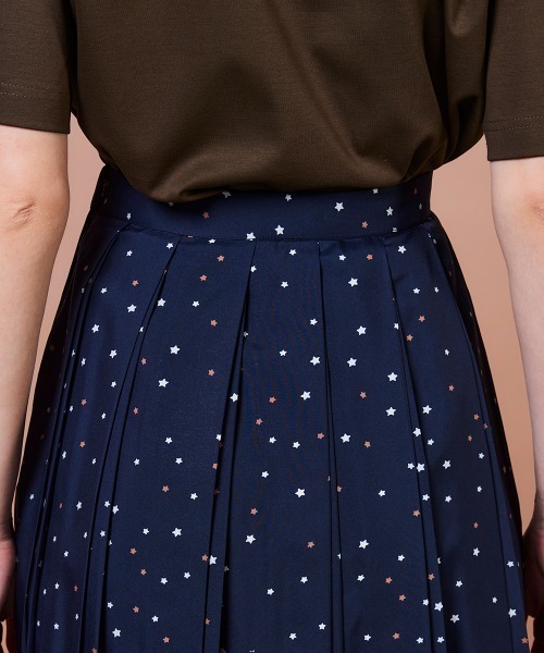 DOUBLE STANDARD CLOTHING(ダブルスタンダードクロージング)の「ポリエステルサテン 星柄プリーツスカート(スカート・レディース・ネイビー・36/38)」の9枚目の写真