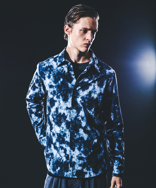 5351 POUR LES HOMMES（ゴーサンゴーイチプールオム）の「クラウドプリント ストレッチ ジャージー シャツ（シャツ/ブラウス・メンズ・ブラック/ブルー・44/46/48/50）」の2枚目の写真