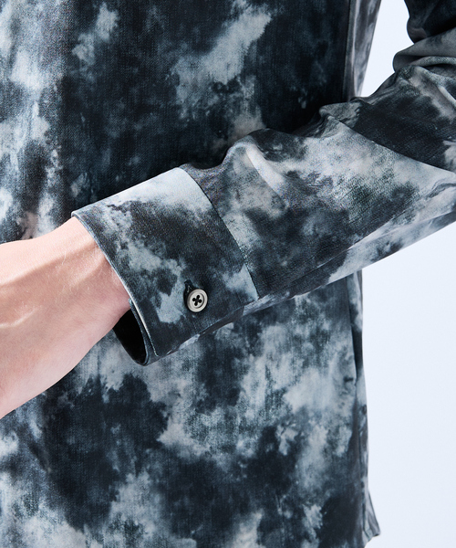 5351 POUR LES HOMMES（ゴーサンゴーイチプールオム）の「クラウドプリント ストレッチ ジャージー シャツ（シャツ/ブラウス・メンズ・ブラック/ブルー・44/46/48/50）」の14枚目の写真