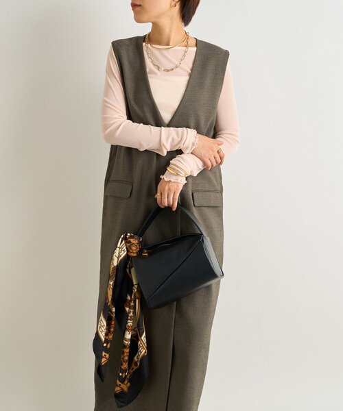 un dix cors(アンディコール)の「《こなれ感をプラス》クラシカルベルト柄スカーフ【大判 90×90】(バンダナ/スカーフ・レディース・ブルー/ブラック・FREE)」の7枚目の写真