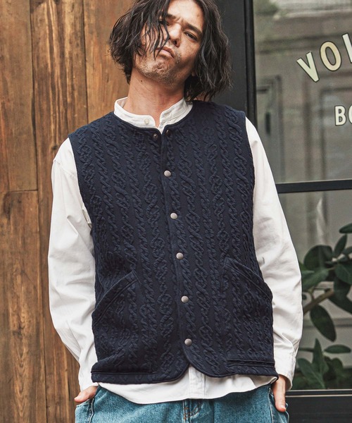 CAMBIO（カンビオ）の「mcg3696- ストレッチケーブルキルティングノーカラーベスト(CAM-7331)（ベスト・メンズ・ブラック/グレー/ネイビー・S/M/L/XL）」の4枚目の写真