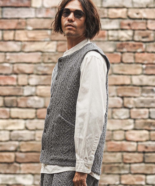 CAMBIO（カンビオ）の「mcg3696- ストレッチケーブルキルティングノーカラーベスト(CAM-7331)（ベスト・メンズ・ブラック/グレー/ネイビー・S/M/L/XL）」の12枚目の写真