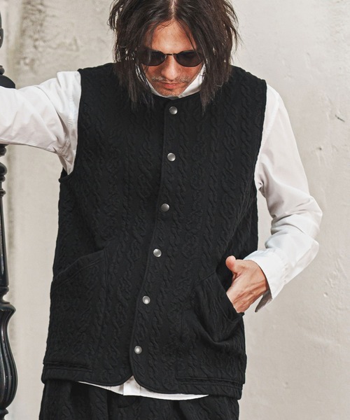 CAMBIO（カンビオ）の「mcg3696- ストレッチケーブルキルティングノーカラーベスト(CAM-7331)（ベスト・メンズ・ブラック/グレー/ネイビー・S/M/L/XL）」の17枚目の写真