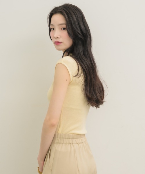 NEUNA(ヌナ)の「【着るだけで色気たっぷり】モックネックニットトップス(Tシャツ/カットソー・レディース・アイボリー/ブラック/ブラウン/グレー・FREE)」の9枚目の写真