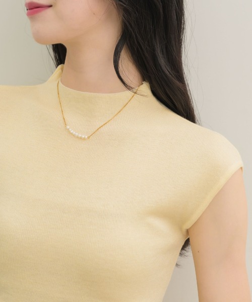 NEUNA(ヌナ)の「【着るだけで色気たっぷり】モックネックニットトップス(Tシャツ/カットソー・レディース・アイボリー/ブラック/ブラウン/グレー・FREE)」の15枚目の写真