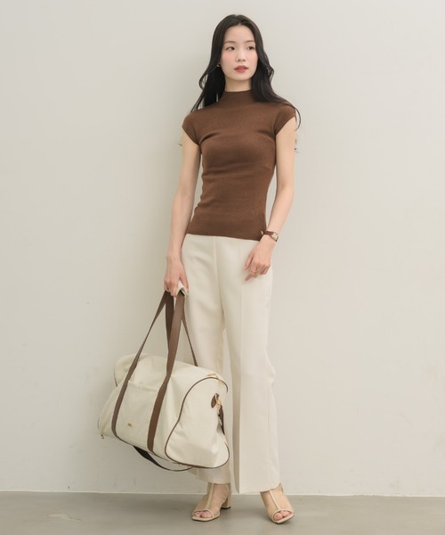NEUNA(ヌナ)の「【着るだけで色気たっぷり】モックネックニットトップス(Tシャツ/カットソー・レディース・アイボリー/ブラック/ブラウン/グレー・FREE)」の14枚目の写真