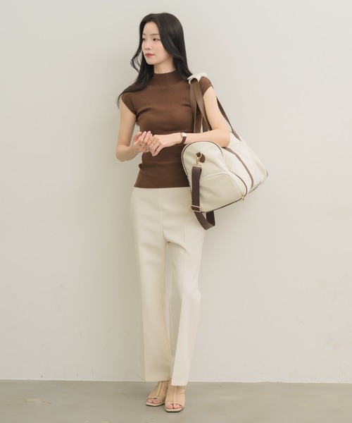 NEUNA(ヌナ)の「【着るだけで色気たっぷり】モックネックニットトップス(Tシャツ/カットソー・レディース・アイボリー/ブラック/ブラウン/グレー・FREE)」の16枚目の写真