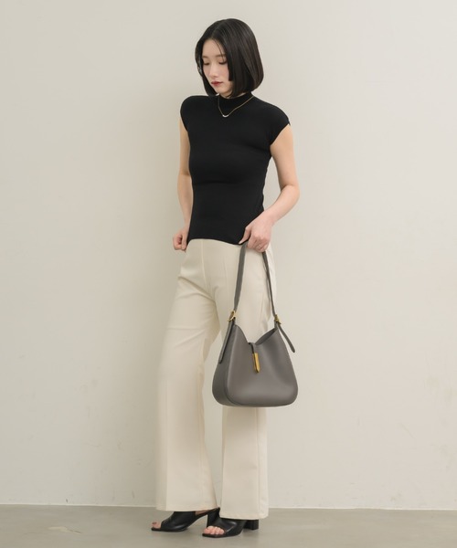 NEUNA(ヌナ)の「【着るだけで色気たっぷり】モックネックニットトップス(Tシャツ/カットソー・レディース・アイボリー/ブラック/ブラウン/グレー・FREE)」の22枚目の写真