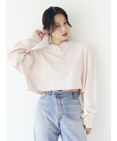 Ungrid(アングリッド)の「FAITH MILLS別注ヘンリーネックショートロングスリーブTee(Tシャツ/カットソー・レディース・チャコールグレー/ライトグレー/ピンク/イエロー・FREE)」の4枚目の写真