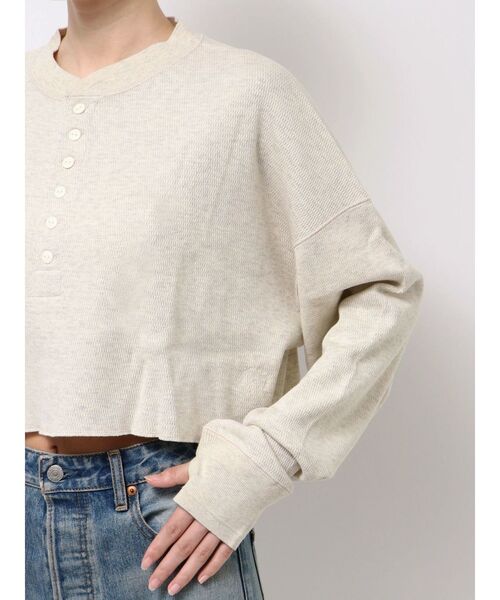Ungrid(アングリッド)の「FAITH MILLS別注ヘンリーネックショートロングスリーブTee(Tシャツ/カットソー・レディース・チャコールグレー/ライトグレー/ピンク/イエロー・FREE)」の11枚目の写真
