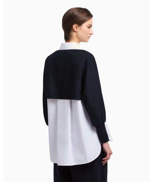 EMPORIO ARMANI(エンポリオアルマーニ)の「【エンポリオ アルマーニ】Winter Urbanism カプセルコレクション クロップドトップス バージンウール混紡 ライトクロス(シャツ/ブラウス・レディース・ネイビー・36/38/40)」の2枚目の写真