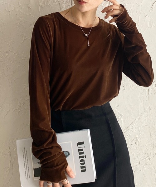 She's Closet（シーズクローゼット）の「指穴あき長袖サムホールシアーベロアトップス（Tシャツ/カットソー・レディース・アイボリー/ブラック/グレー/ブラウン・FREE）」の4枚目の写真