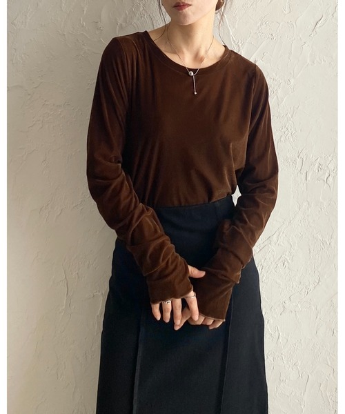 She's Closet（シーズクローゼット）の「指穴あき長袖サムホールシアーベロアトップス（Tシャツ/カットソー・レディース・アイボリー/ブラック/グレー/ブラウン・FREE）」の9枚目の写真