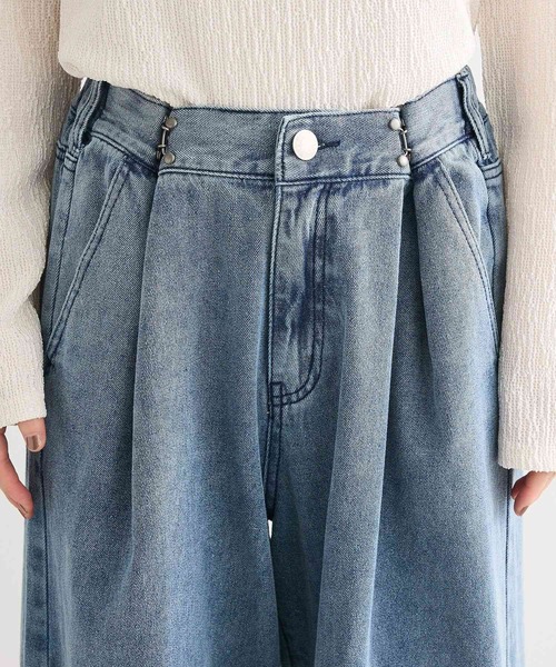 Green Parks(グリーンパークス)の「タックワイドデニムパンツ(デニムパンツ・レディース・インディゴブルー/ブラック・FREE)」の6枚目の写真