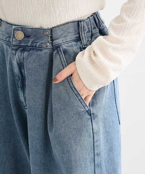 Green Parks(グリーンパークス)の「タックワイドデニムパンツ(デニムパンツ・レディース・インディゴブルー/ブラック・FREE)」の7枚目の写真