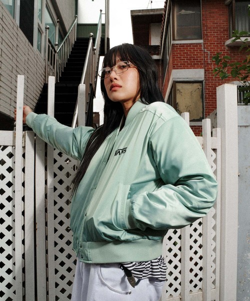 VANS（バンズ）の「RIROO ウィメンズ クロップド ベースボールジャケット / RIROO CROPPED BASEBALL JACKET / VN000SPWEMW1（スタジャン・レディース・セージグリーン・X-LARGE/SMALL/MEDIUM/LARGE）」の6枚目の写真