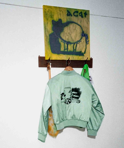 VANS（バンズ）の「RIROO ウィメンズ クロップド ベースボールジャケット / RIROO CROPPED BASEBALL JACKET / VN000SPWEMW1（スタジャン・レディース・セージグリーン・X-LARGE/SMALL/MEDIUM/LARGE）」の8枚目の写真