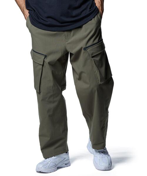 UNDER ARMOUR(アンダーアーマー)の「UAアンストッパブル ユーティリティー カーゴパンツ(ライフスタイル/メンズ)(その他パンツ・メンズ・カーキ・XL/2XL/S/L/M)」の1枚目の写真