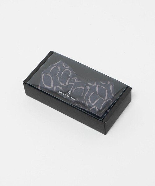 UNITED ARROWS（ユナイテッドアローズ）の「ジオメトリック プリント ボウタイ（蝶ネクタイ・メンズ・ネイビー/ワイン・FREE）」の5枚目の写真