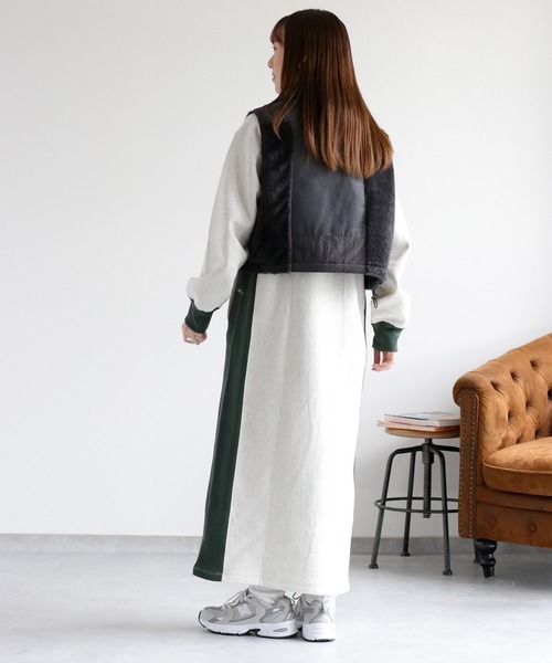Champion(チャンピオン)の「【Champion】裏起毛リバースウィーブスウェットワンピース(ワンピース・レディース・ブラック系/オートミール・L)」の21枚目の写真