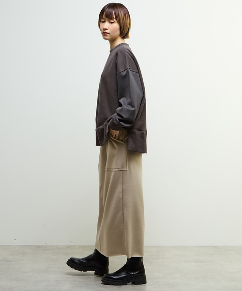 SOFFITTO(ソフィット)の「【nota della mano sinistra(ノータ デラ マノ シニストラ)】袖切替デザインスウェット(スウェット・レディース・チャコールグレー/オフホワイト/ブラック・FREE)」の10枚目の写真