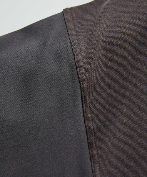 SOFFITTO(ソフィット)の「【nota della mano sinistra(ノータ デラ マノ シニストラ)】袖切替デザインスウェット(スウェット・レディース・チャコールグレー/オフホワイト/ブラック・FREE)」の14枚目の写真