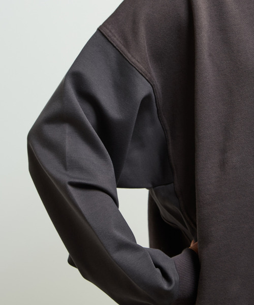 SOFFITTO(ソフィット)の「【nota della mano sinistra(ノータ デラ マノ シニストラ)】袖切替デザインスウェット(スウェット・レディース・チャコールグレー/オフホワイト/ブラック・FREE)」の16枚目の写真