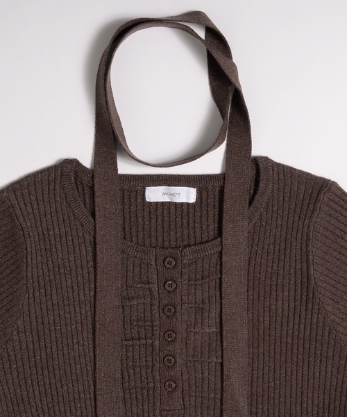 MUHET(ミュエータ)の「ribbed henley knit top with ribbon tie / 紐付きリブヘンリーニットトップス(ニット/セーター・レディース・チャコールグレー/ブラウン/ネイビー・FREE)」の5枚目の写真