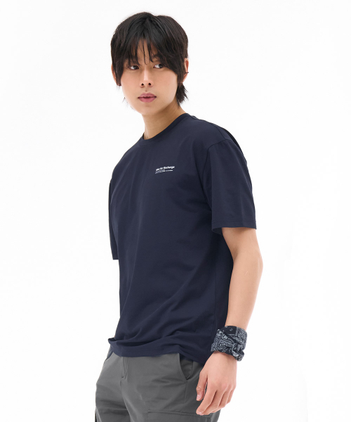 CHASECULT(チェイスカルト)の「男性クールバックポイントグラフィック半袖Tシャツ-ネイビー(Tシャツ/カットソー・メンズ・ネイビー・100/110/95/105)」の2枚目の写真