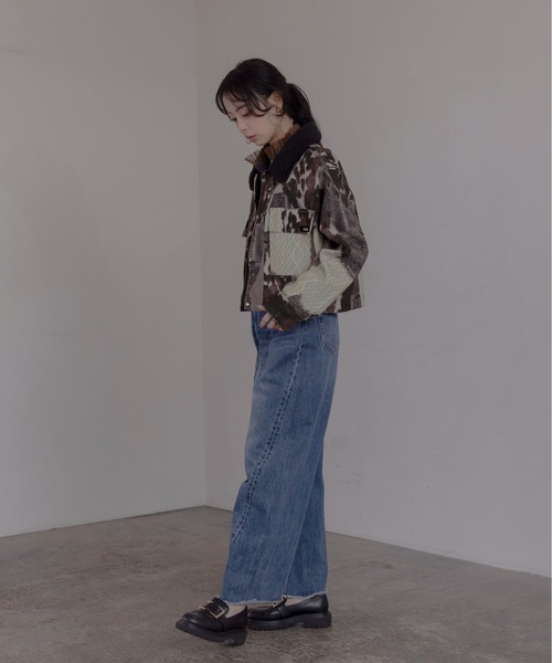 Eimee Law(エイミーロウ)の「カウ柄デニムコラージュptボアカラージャケット(その他アウター・レディース・グレー/カーキ・FREE)」の9枚目の写真