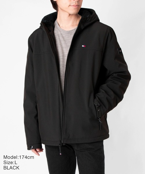 TOMMY HILFIGER（トミーヒルフィガー）の「TOMMY HILFIGER FILLED SOFT SHELL  トミーヒルフィガー テック フーデッドジャケット（ブルゾン・メンズ・グレー系1/ブラック・MEDIUM/LARGE/X-LARGE）」の21枚目の写真