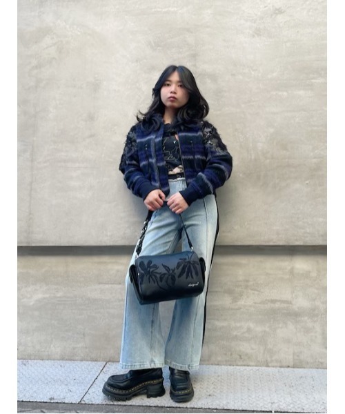 Desigual(デシグアル)の「刺繍スパンコール袖 チェック柄ボンバージャケット(テーラードジャケット・レディース・レッド・S/M/L/XL/XS)」の5枚目の写真
